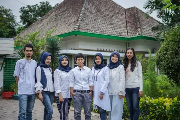 english hut about siapa kami image 1 