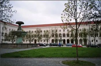2. Ludwig Maximilians Universität München